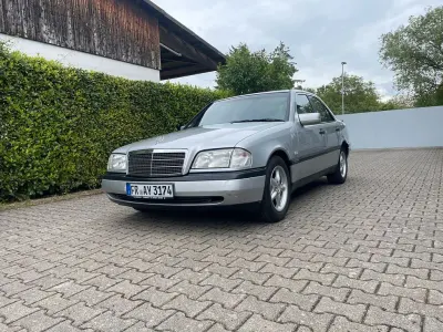 Gebraucht Mercedes C180 122 PS (89 kW) 1997 Silber Limousine