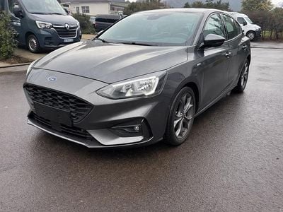 Grau Gebraucht 2019 Ford Focus ST-Line Limousine | 11.400 € (Etwas zu teuer)