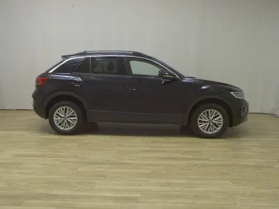 Second-hand VW T-Roc Life 116 CP (85 kW) 2025 Negru SUV