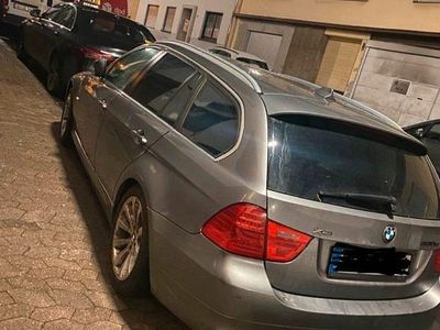 Gebraucht BMW 320 Lifestyle 184 PS (135 kW) 2010 Orange Kombi