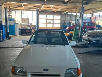 Gebraucht Ford Escort Cabriolet 105 PS (77 kW) 1990 Weiß Cabrio