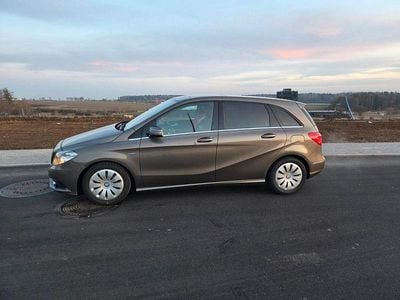 Gebraucht Mercedes B180 122 PS (89 kW) 2012 Braun Van / Kleinbus