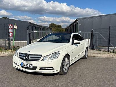 Gebraucht Mercedes E220 170 PS (125 kW) 2012 Weiß Coupé