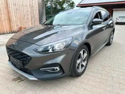 Gebraucht Ford Focus Active 120 PS (88 kW) 2020 Grün Limousine