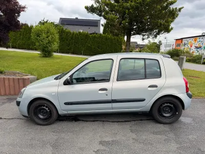 Gebraucht Renault Clio 98 PS (72 kW) 2004 Grau Kleinwagen