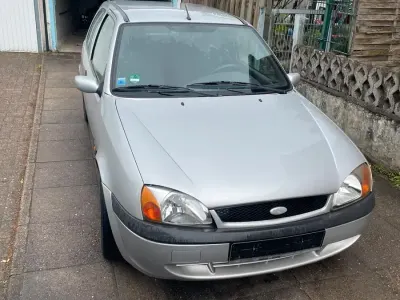 Używany Ford Fiesta 60 KM (44 kW) 2002 Srebrny Hatchback