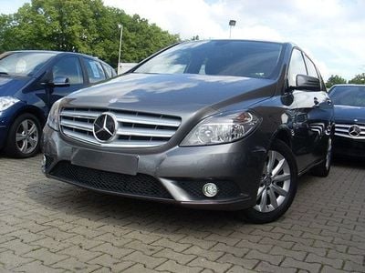 Usata Mercedes B180 122 CV (89 kW) 2012 Grigio Monovolume