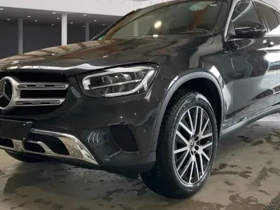 Używany Mercedes GLC200 211 KM (155 kW) 2020 Szary SUV