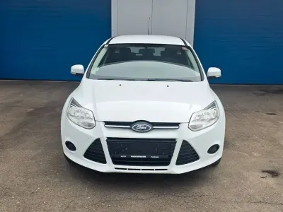 Gebraucht Ford Focus Trend 116 PS (85 kW) 2012 Weiß Limousine