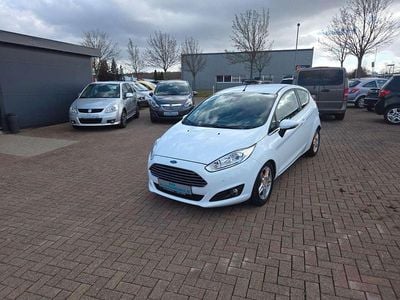 Gebraucht Ford Fiesta Titanium 125 PS (91 kW) 2013 Weiß Kleinwagen