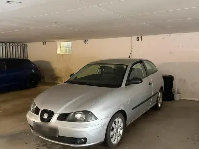 Używany Seat Ibiza Reference 65 KM (47 kW) 2004 Srebrny Hatchback