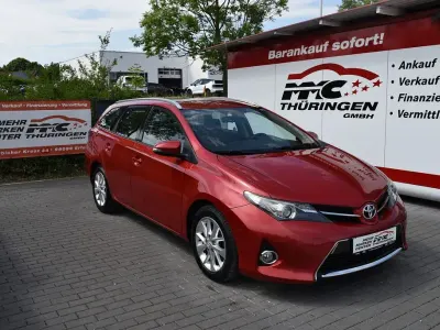 Gebraucht Toyota Auris Touring Sports 90 PS (66 kW) 2013 Rot Kombi