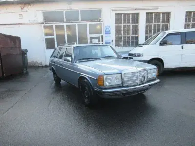 Gebraucht Mercedes 240 72 PS (52 kW) 1980 Blau Kombi