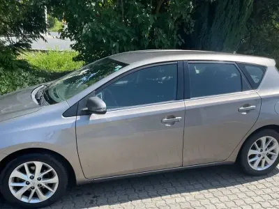 Używany Toyota Auris 99 KM (72 kW) 2014 Sedan/Limuzyna