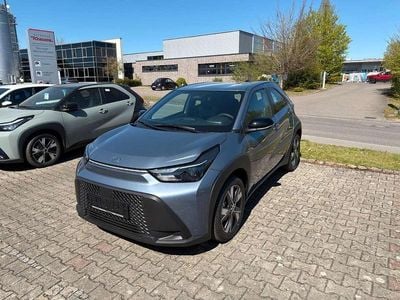 Neu Toyota Aygo Active 116 PS (85 kW) 2026 1k3 celestite grey Kleinwagen