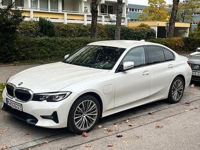 BMW 330e