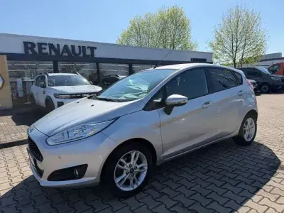 Gebraucht Ford Fiesta Celebration 101 PS (74 kW) 2016 Silber Limousine