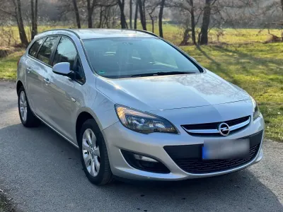 Gebraucht Opel Astra 110 PS (80 kW) 2014 Silber Kombi