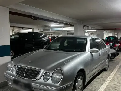 Gebraucht Mercedes E240 170 PS (125 kW) 1999 Silber Limousine