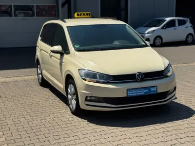 Gebraucht VW Touran 150 PS (110 kW) 2022 Beige Van / Kleinbus
