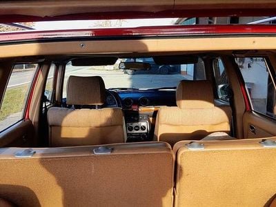 Gebraucht Mercedes 240 72 PS (52 kW) 1985 Rot Kombi