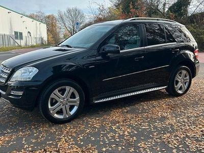 Schwarz Gebraucht 2010 Mercedes ML300 SUV | 11.450 € (Fairer Preis)