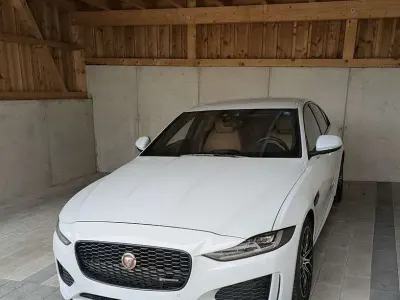Gebraucht Jaguar XE R-Dynamic 179 PS (131 kW) 2019 Weiß Limousine