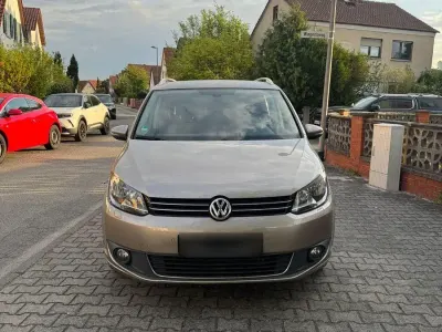 Gebraucht VW Touran Cup 105 PS (77 kW) 2014 Beige Van / Kleinbus