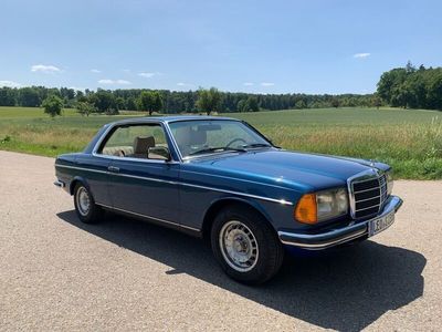 Gebraucht Mercedes 230 109 PS (80 kW) 1977 Blau Coupé