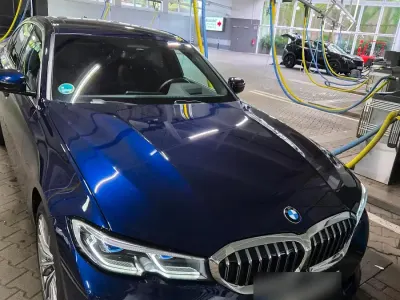 Gebraucht BMW 330e Luxury Line 292 PS (214 kW) 2020 Blau Limousine