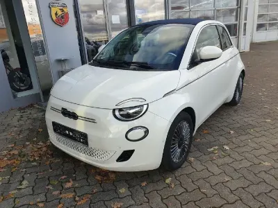 Gebraucht Fiat 500e Basis 86 kW (118 PS) 2023 Colore esterno (arktis weiß) Cabrio