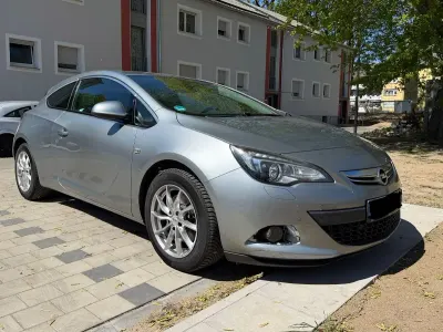 Brugt Opel Astra GTC Innovation 140 HK (102 kW) 2012 Sølv Sedan