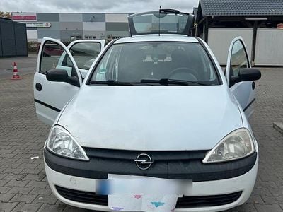 Weiß Gebraucht 2001 Opel Corsa Kleinwagen | 950 € (Guter Preis)
