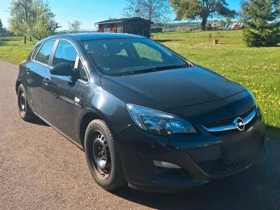 Usata Opel Astra Active 140 CV (102 kW) 2013 Nero Berlina