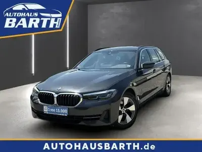 Gebraucht BMW 520 Sport Line 190 PS (139 kW) 2023 Sophistograu brillanteffekt me Limousine