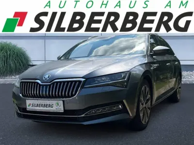 Gebraucht Skoda Superb LAURIN & KLEMENT 190 PS (139 kW) 2023 Graphitegrau metallic Kombi