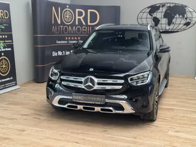 Używany Mercedes GLC300 245 KM (180 kW) 2022 Czarny SUV
