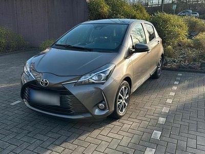 Gebraucht Toyota Yaris Club 111 PS (81 kW) 2020 Grau Kleinwagen