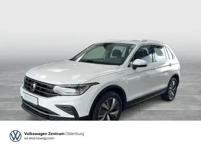 Gebraucht VW Tiguan Life 245 PS (180 kW) 2023 Weiß SUV
