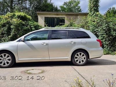 Gebraucht Toyota Avensis 129 PS (94 kW) 2009 Silber (metallic) Kombi