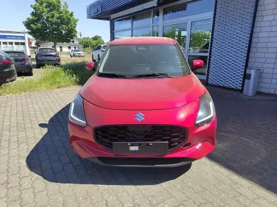 Usata Suzuki Swift Comfort 83 CV (61 kW) 2025 Rosso Utilitaria