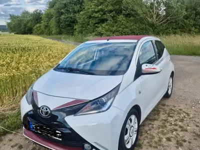 Gebraucht Toyota Aygo 69 PS (50 kW) 2017 Weiß Kleinwagen