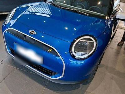 Gebraucht Mini Cooper SE 160 kW (218 PS) 2024 Blau Kleinwagen