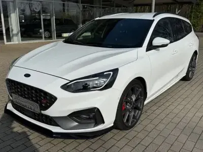 Gebraucht Ford Focus ST 280 PS (205 kW) 2019 Frozen white Kombi