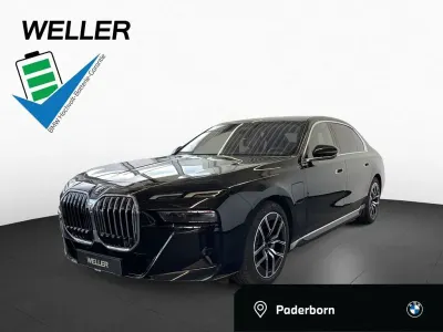 Gebraucht BMW 750e M Sport 489 PS (359 kW) 2025 Black sapphire (schwarz) Limousine