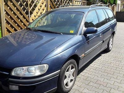 Blau Gebraucht 1997 Opel Omega Kombi | 500 €