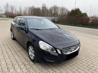 Schwarz Gebraucht 2011 Volvo V60 Kinetic Kombi | 7.900 € (Etwas zu teuer)