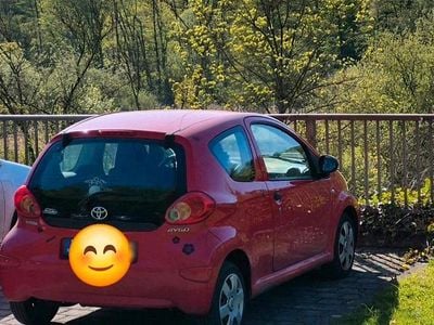 Brugt Toyota Aygo 67 HK (49 kW) 2007 Rød Hatchback