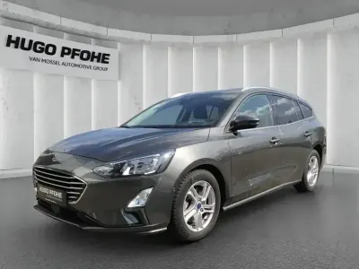 Używany Ford Focus Cool & Connect 125 KM (91 kW) 2022 Szary Sedan/Limuzyna