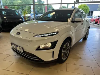 Gebraucht Hyundai Kona Trend 100 kW (136 PS) 2022 Weiß SUV